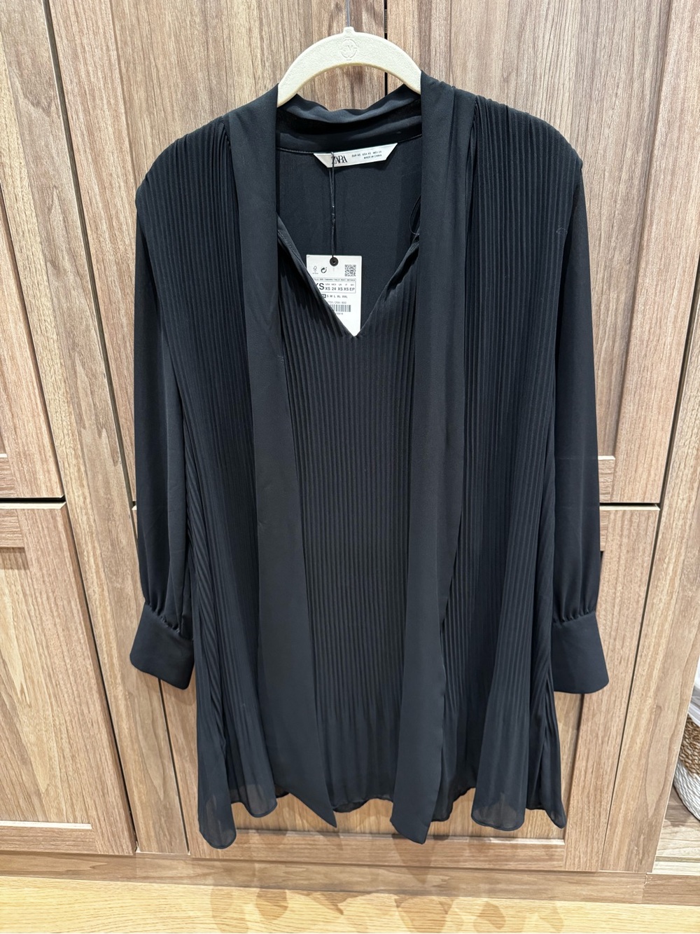 Zara Black Pleated V-Neck Long-Sleeve Tunic dress